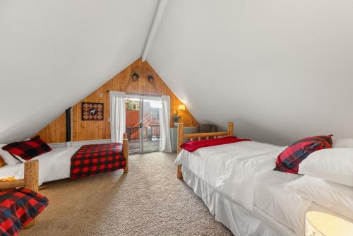 Imagen de la galería de Cozy Family Cabin by West Beach at Donner Lake, en Truckee