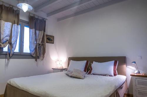 Säng eller sängar i ett rum på Seashore Villa Ariadni Paros