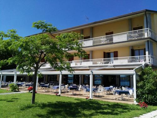 Gallery image of Hotel La Romantica in Manerba del Garda