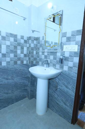 a bathroom with a sink and a mirror at Hotel Green View McLeod Ganj in Dharmsala