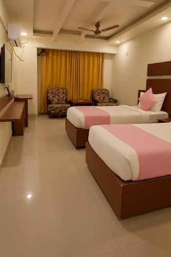Postel nebo postele na pokoji v ubytování Hotel Kundan Stay
