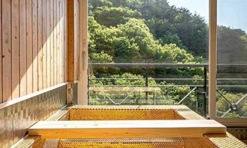 Balkoni atau teres di Miryang Ever Miracle Hotel