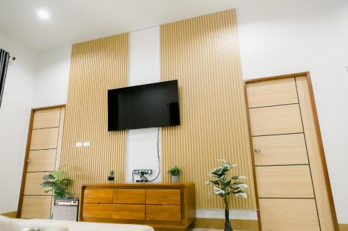 Televiisor ja/või meelelahutuskeskus majutusasutuses Natacha Pool Villa 3