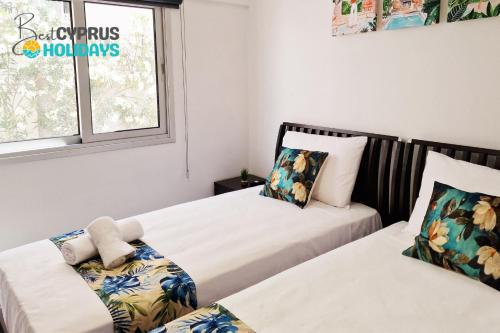 Parrots Paradise 100m from Finikoudes beachfront