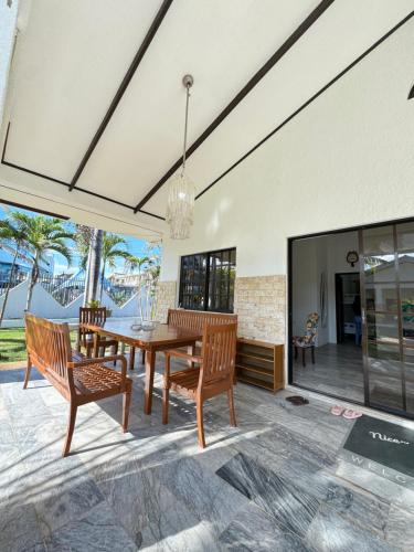Un balcon sau o terasă la Sea Start Villa
