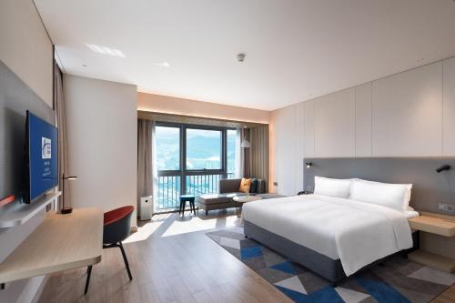Μια τηλεόραση ή/και κέντρο ψυχαγωγίας στο Holiday Inn Express Shenzhen Haiyuan City by IHG