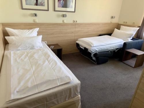 a hotel room with two beds in a room at Hotel Central in Bamberg