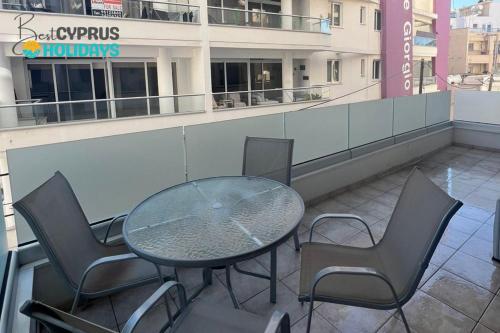 Tropical Paradise 200m from Finikoudes beach