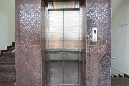 Gambar di galeri bagi FabHotel Ayodhya Palace di Bangalore