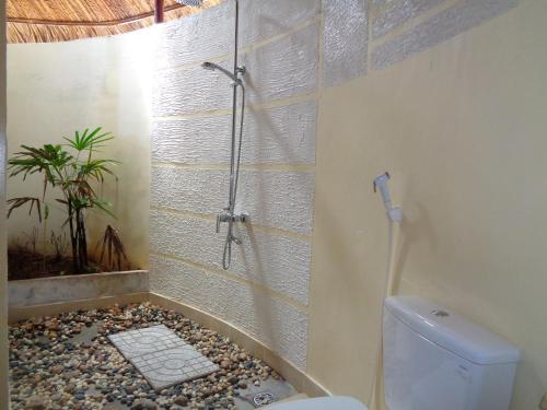 Phòng tắm tại Ninila Fruit Farm Bungalow