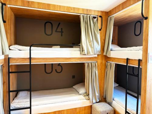 Postel nebo postele na pokoji v ubytování UBPOD- The First Capsule Hotel in Mongolia