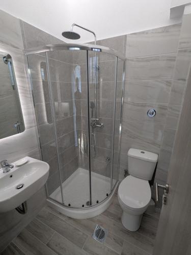 a bathroom with a shower and a toilet and a sink at CastelloFico in Kastrosikia