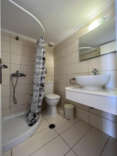 Ένα μπάνιο στο Aphrodite White Studios Lindos