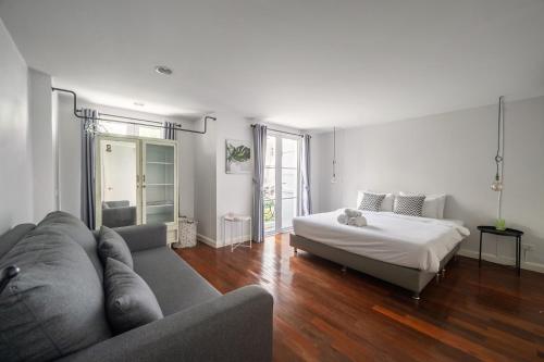 Postel nebo postele na pokoji v ubytování MIQ Asoke808 Villa - Asoke BTS - garden pool - 16 Pax