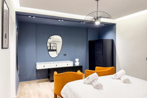 two beds in a room with a blue wall at The 2 BDR Sapphire Condo U 5 min to CAI Airport in Cairo