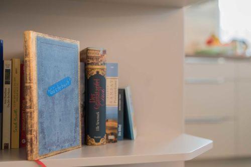 three books are sitting on a shelf at Exkl App Tilda WLAN, Haustiere Willkommen in Börgerende-Rethwisch