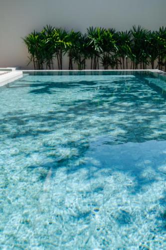 Bazén v ubytování Modern Tropical Pool Villa - Saiyuan nebo v jeho okolí