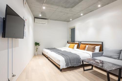 En eller flere senge i et værelse på Ouverture102 Yoyogi Koen Station 10minute