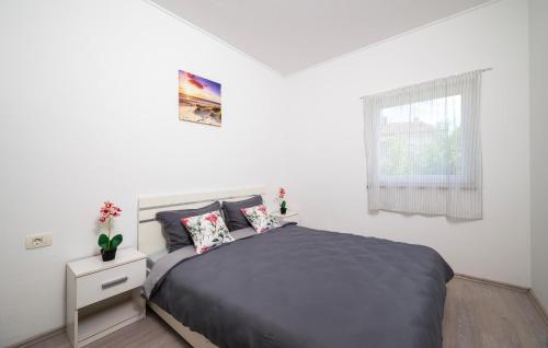 2 Bedroom Cozy Apartment In Pula