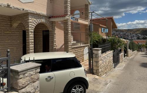 Gorgeous Apartment In Okrug Gornji With Wifi