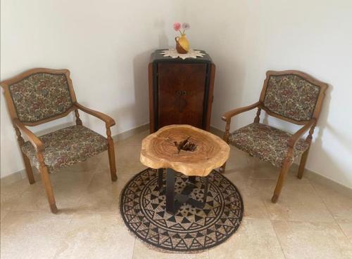 a room with two chairs and a table and a suitcase at Dimora Ulivo in Impalata