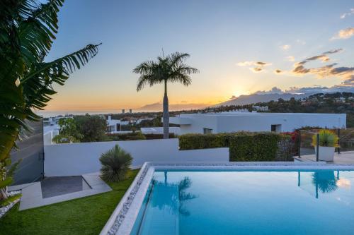 Modern 4BR Villa with Pool & Sea Views