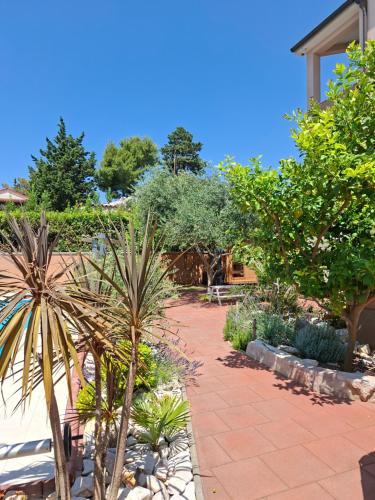 Family apartment Oros Medulin, with a pool, ggl