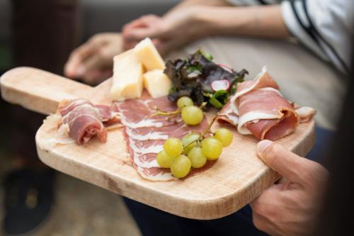 ホテルの敷地内または近くでの食事または食べ物