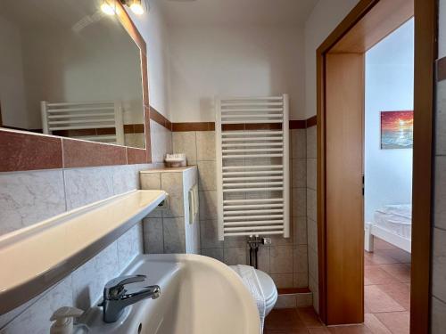 Koupelna v ubytování Ferienanlage "Uns Wiek Hus" Ferienwohnung 2