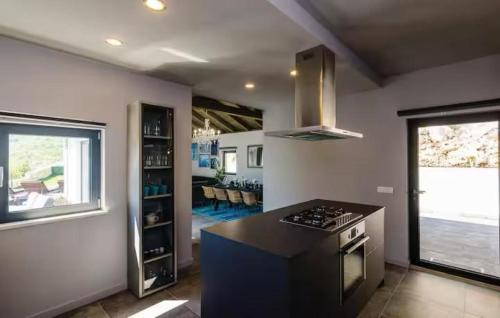 Η κουζίνα ή μικρή κουζίνα στο Villa Bohemia by Villas Guide