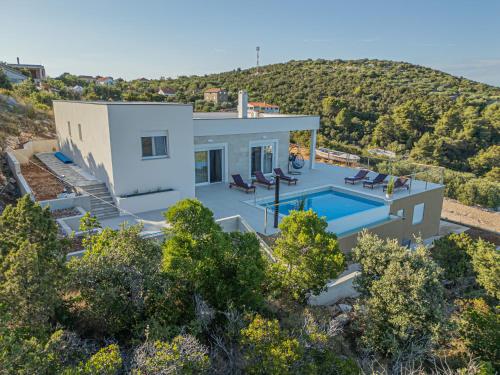 Πισίνα στο ή κοντά στο MY DALMATIA - Sea view Villa Belvedir with private heated infinity pool