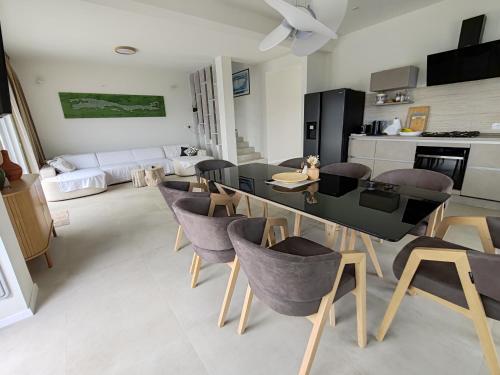Η κουζίνα ή μικρή κουζίνα στο MY DALMATIA - Sea view Villa Belvedir with private heated infinity pool