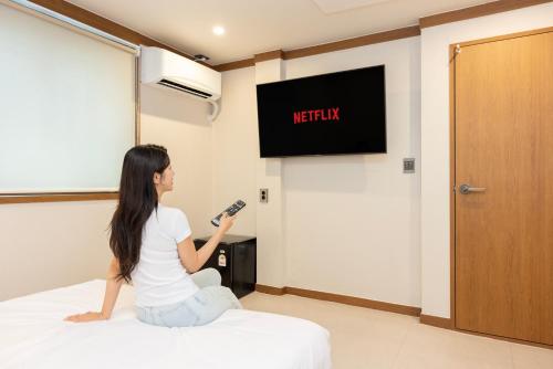 TV a/nebo společenská místnost v ubytování Glen Stay Dongducheon