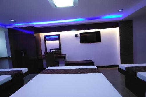 Ένα ή περισσότερα κρεβάτια σε δωμάτιο στο Bergamo Hotel Lingayen