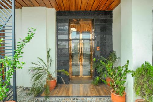 Η πρόσοψη ή η είσοδος του Hotel Fiora Inn Chandigarh Zirakpur