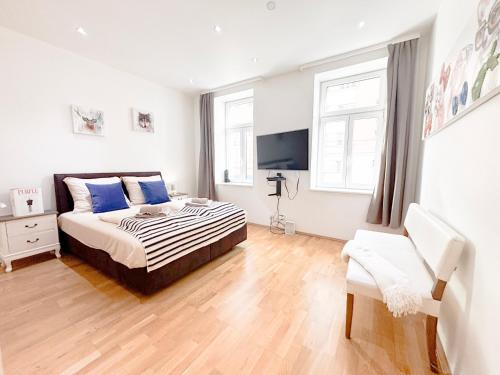 3 Bedrooms, near Hauptbahnhof, 8 People, Kitchen
