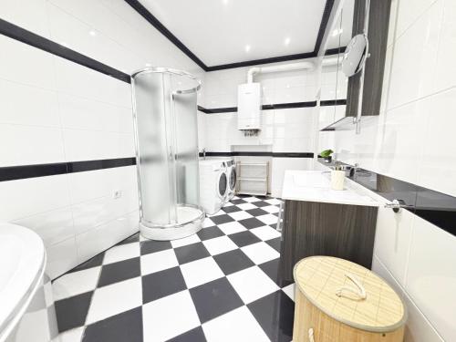 3 Bedrooms, near Hauptbahnhof, 8 People, Kitchen