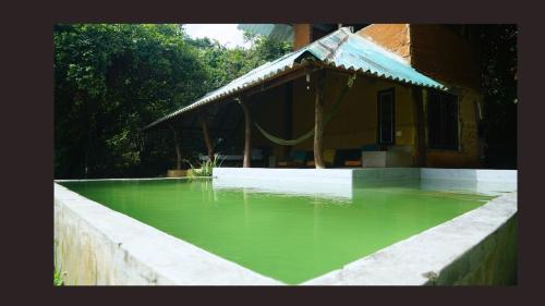 Bazén v ubytování Sigiriya Eco Lodge & Accommodation - Sigiriya CES Field Base nebo v jeho okolí