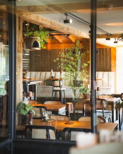 a restaurant with tables and chairs in a room at Hotel Restaurant D'n Dries in Drunen