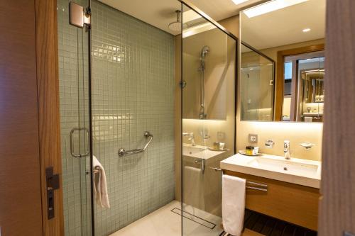 Koupelna v ubytování Saifi Suites Hotel