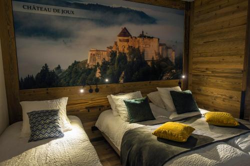 Katil atau katil-katil dalam bilik di Privatisez un ancien hôtel Gîte de groupe La Truite d Or au bord de la rivière