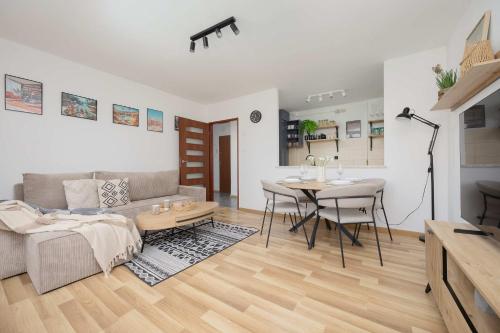 Cosy Two-bedroom Apartment in a Great Location near PGE by Noclegi Renters