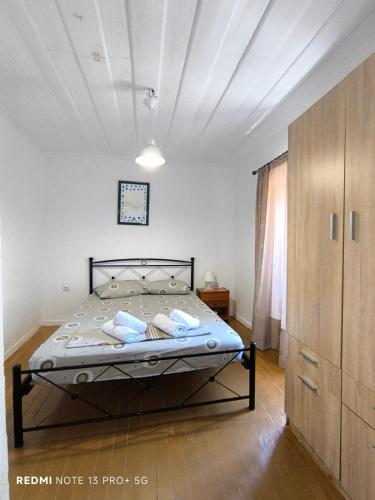 a bedroom with a bed in a room at Studio Marianna in Oziás