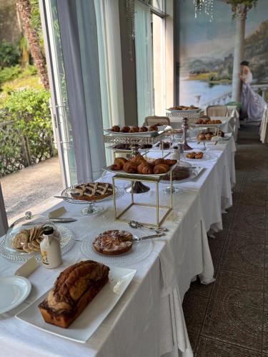 a row of tables filled with food and pastries at Boutique Hotel Villa Giulia in Valmadrera