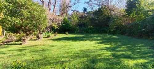 Ein Garten an der Unterkunft WinOne on 4 Chantecler