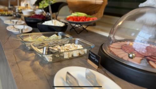 Makanan di atau berdekatan hotel