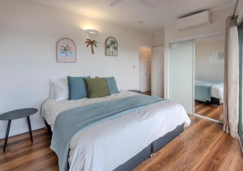 Ένα ή περισσότερα κρεβάτια σε δωμάτιο στο 3 Bedroom Villa, Great Views, Buggy Hamilton Island