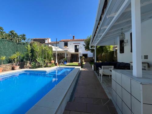 Swimmingpoolen hos eller tæt på Casa Rural Sierra Natura