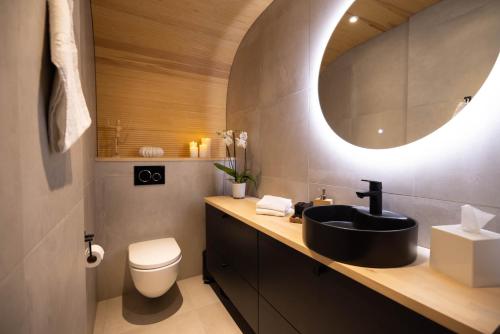 Ένα μπάνιο στο Aino Private Island Hotel