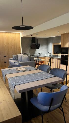 a dining room and kitchen with a table and chairs at Casa Lucia in Valdidentro